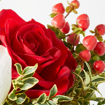 Snowy Wonderland Bouquet – DESIGNER'S TOUCH FLORIST & GIFT SHOP LLC, West Union SC