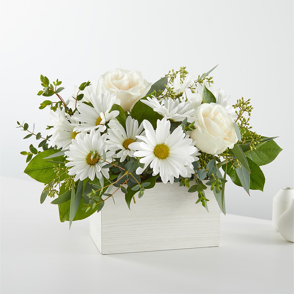 Fresh Linen Box Bouquet – DESIGNER'S TOUCH FLORIST & GIFT SHOP LLC, West Union SC
